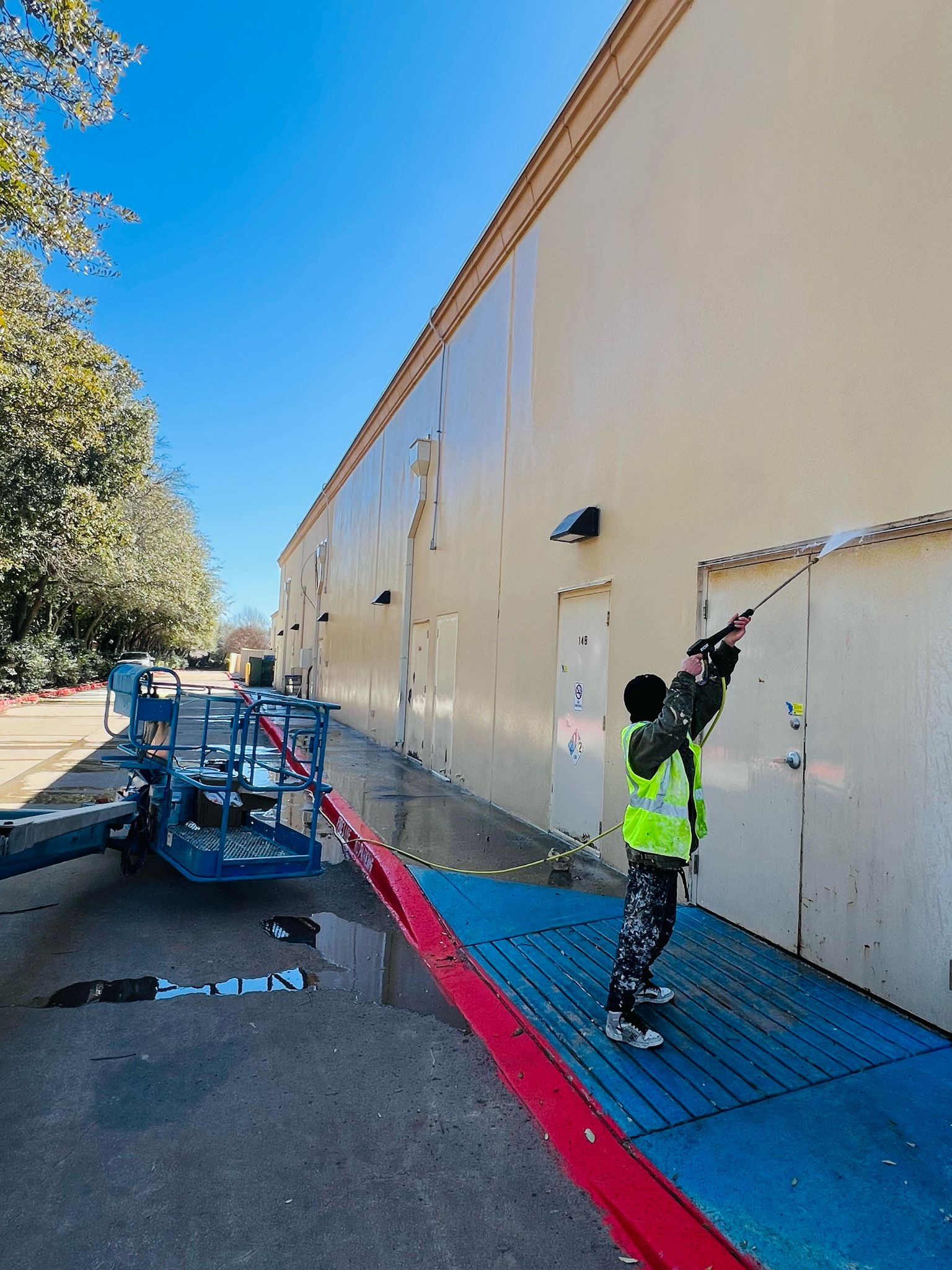 Pressure washing Contractor, Power Pressure contractor.